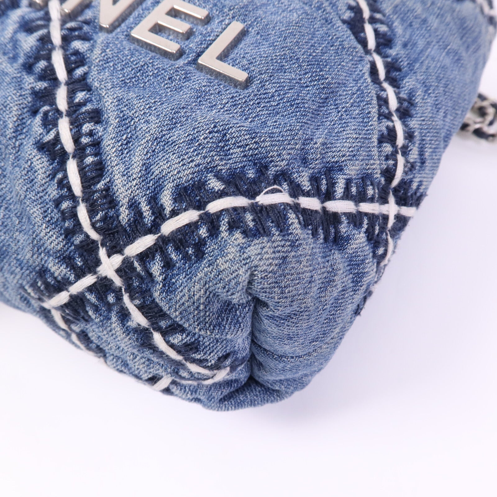 CHANEL 牛仔布Mini 22銀扣鏈帶手挽肩背兩用袋