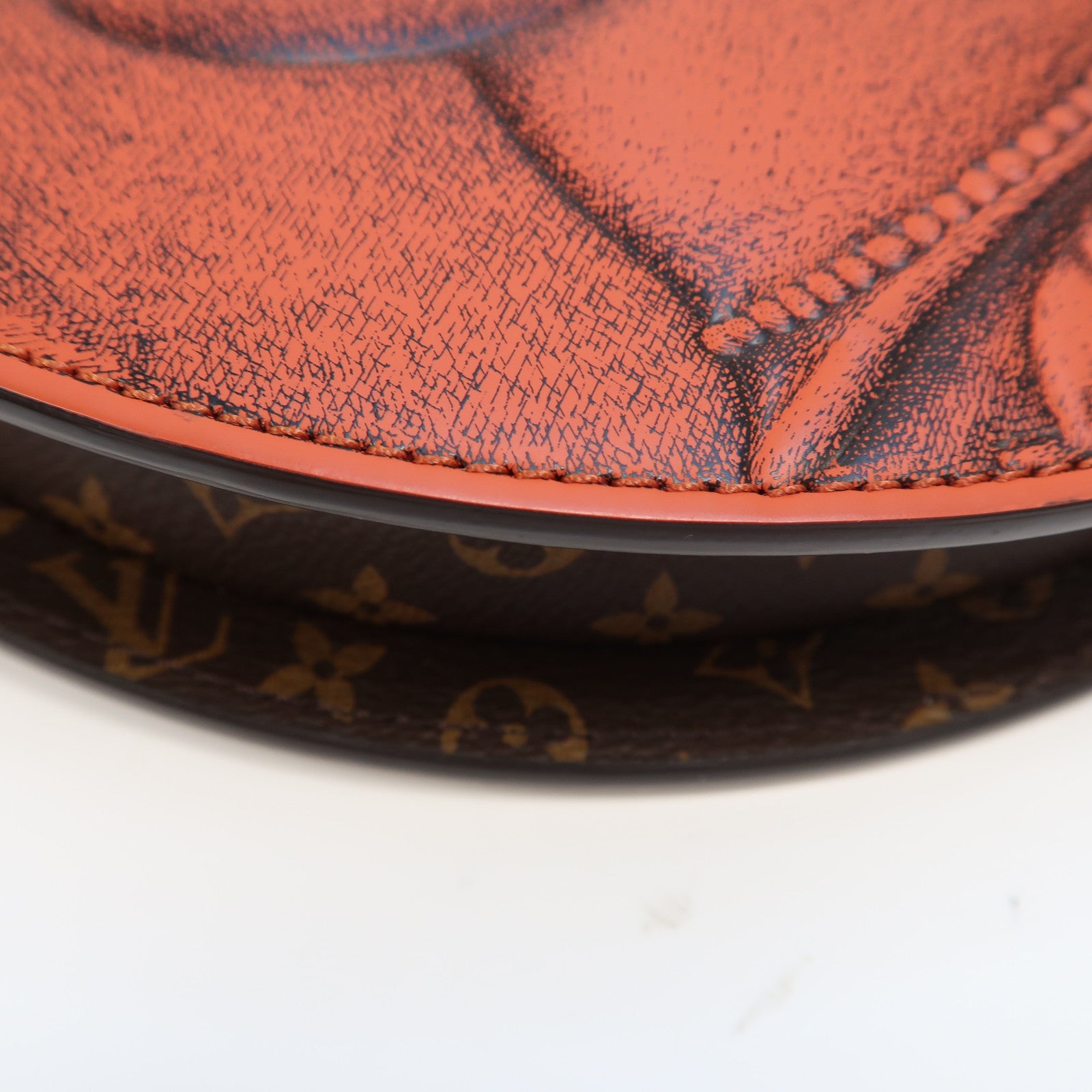 LOUIS VUITTON 塗層帆布Fornasetti Pochette Tete金扣肩背袋白色/紅色