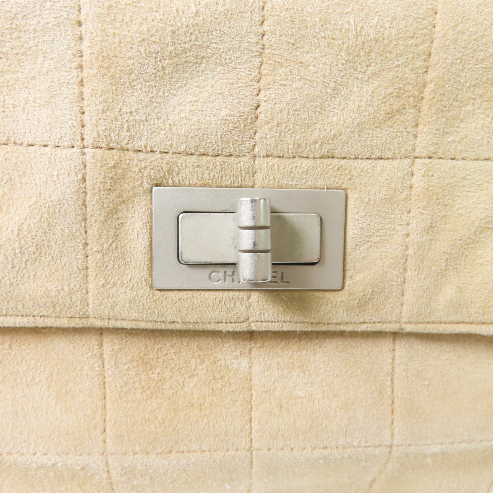 CHANEL 麂皮皮革2.55 Chain Shoulder Bag銀扣鏈帶肩背袋米色