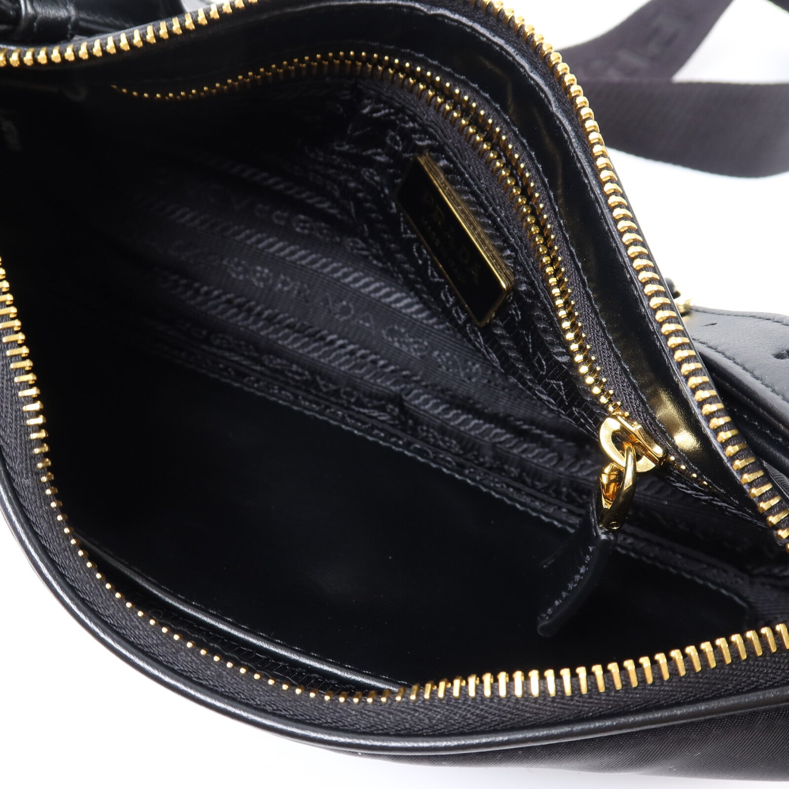 PRADA 尼龍Shoulder Bag金扣肩背袋
