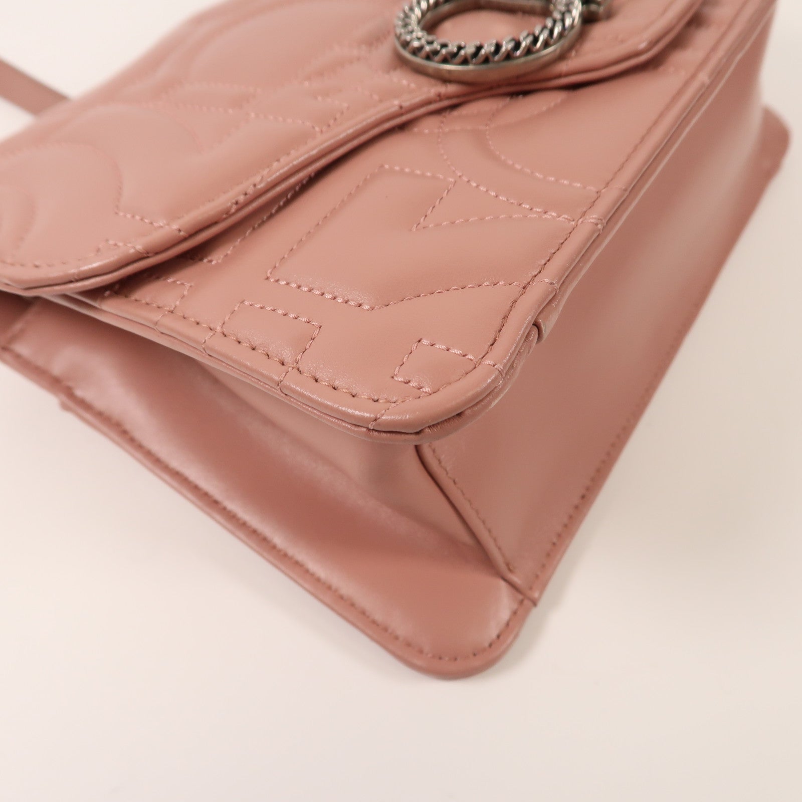 Salvatore Ferragamo 牛皮皮革Chain Shoulder銀扣鏈帶肩背袋
