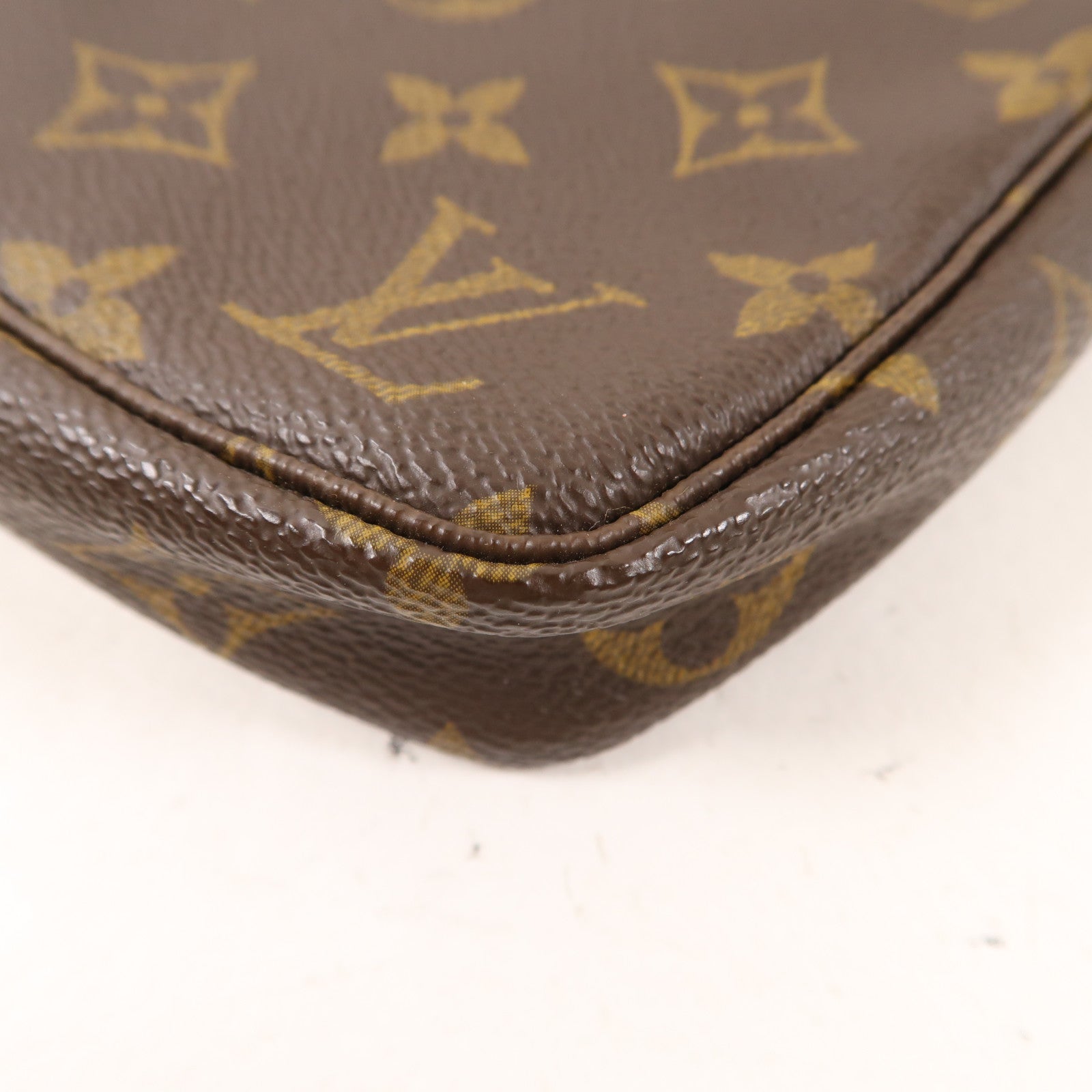 LOUIS VUITTON Monogram Pochette Accessoires金扣手拿包棕色