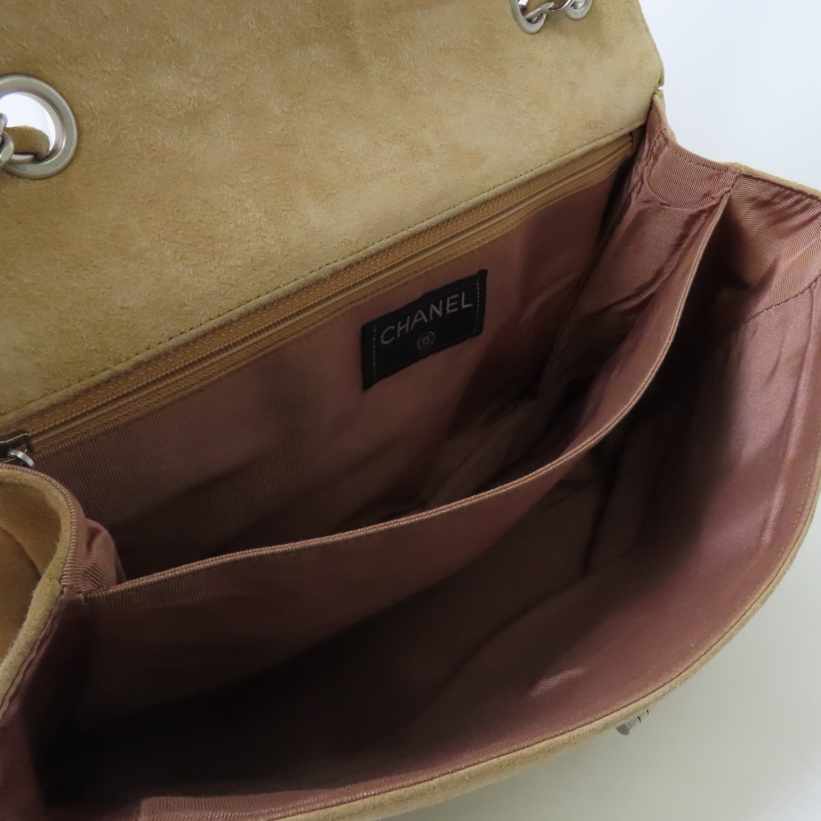 CHANEL 麂皮皮革2.55 Chain Shoulder Bag銀扣鏈帶肩背袋米色