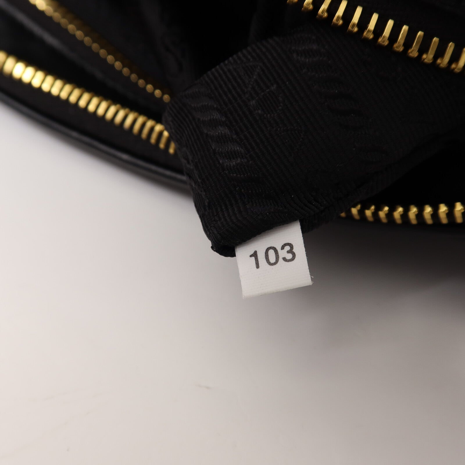 PRADA 尼龍Shoulder Bag金扣肩背袋