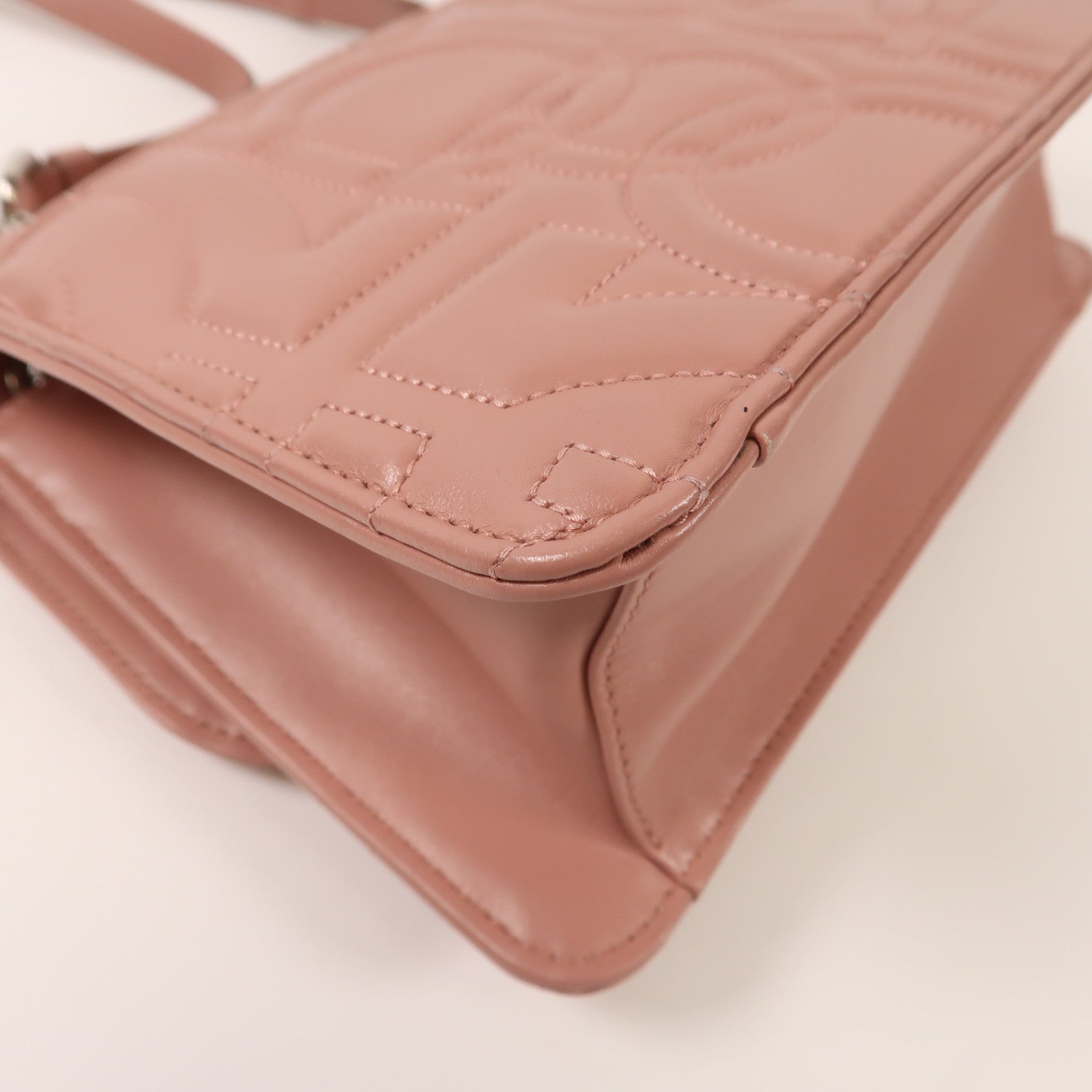 Salvatore Ferragamo 牛皮皮革Chain Shoulder銀扣鏈帶肩背袋