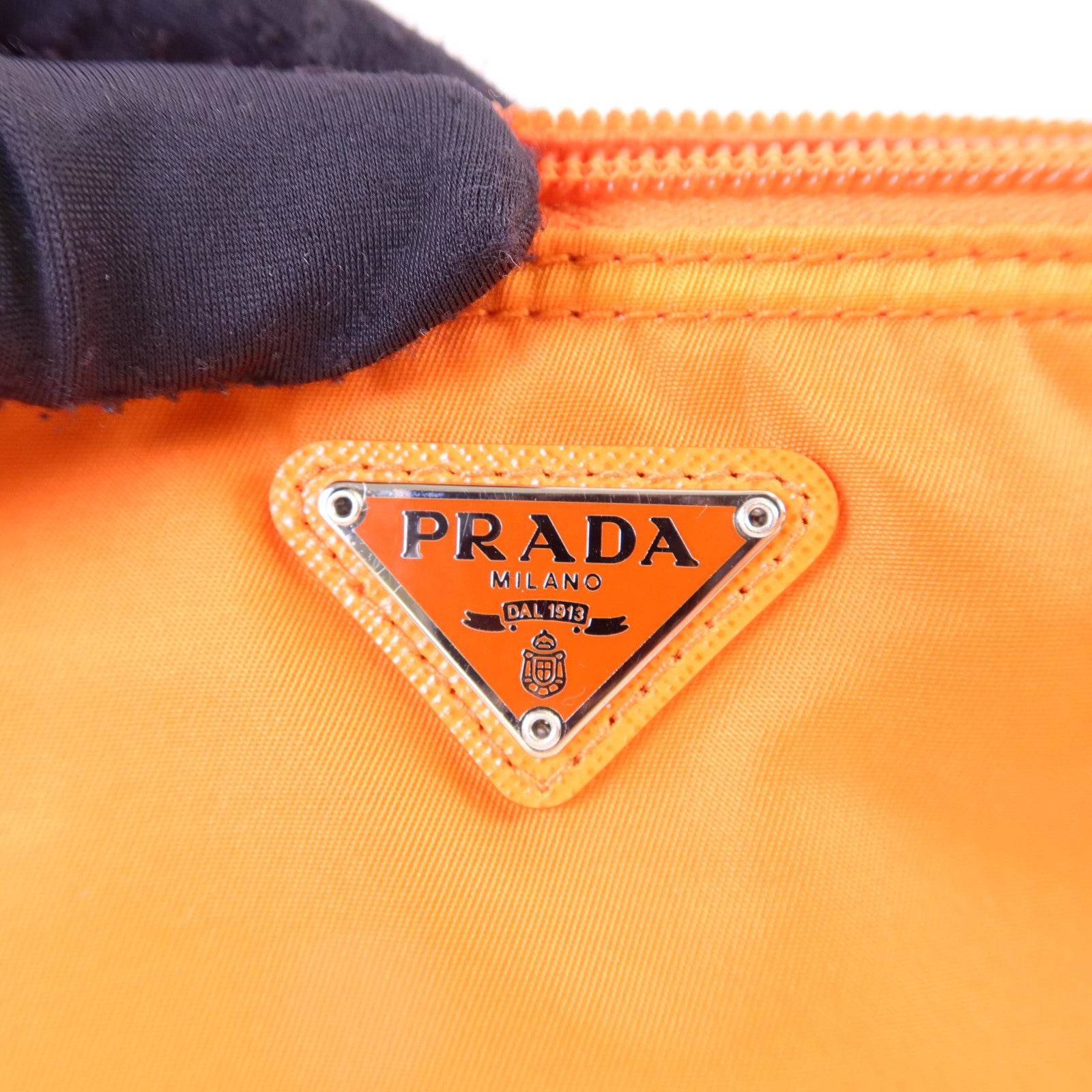 PRADA 尼龍Pouch銀扣小袋