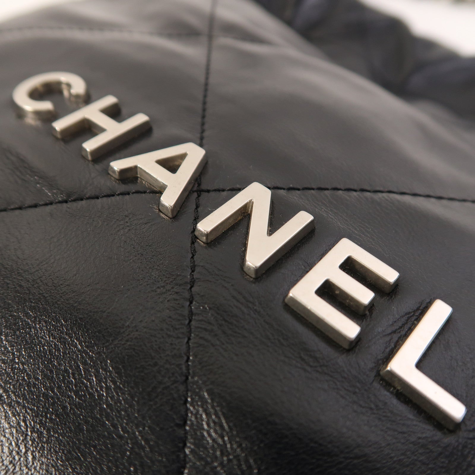 CHANEL 牛皮皮革Chanel 22 Small銀扣鏈帶肩背袋