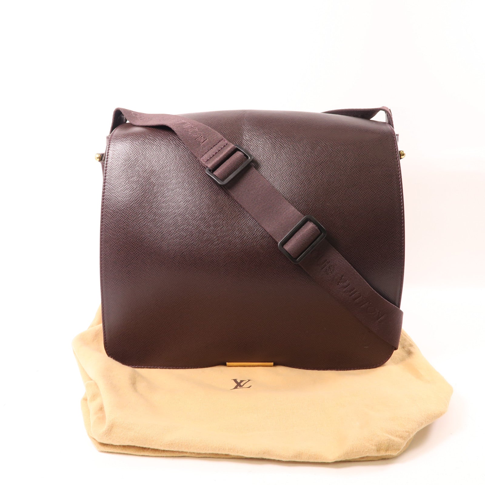 LOUIS VUITTON Taiga Viktor金扣肩背袋棕色