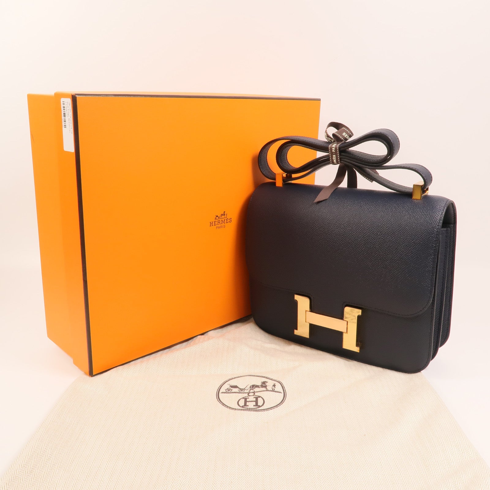 HERMES Epsom皮革Constance24金扣肩背袋Bleu Indigo