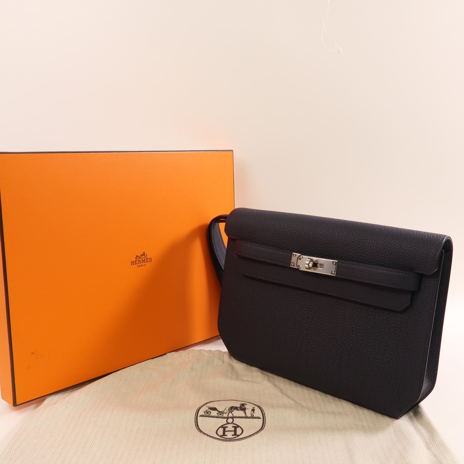 HERMES Togo皮革Kelly Depeches 25銀扣手拿包2Z Bleu Nuit