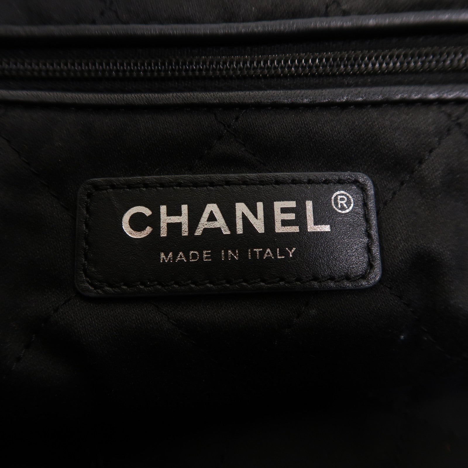 CHANEL 牛皮皮革Chanel 22 Small銀扣鏈帶肩背袋