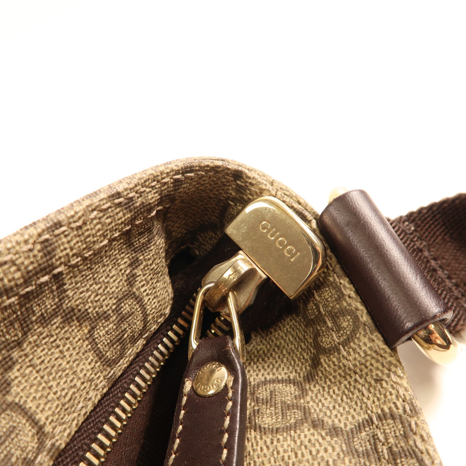 GUCCI 塗層帆布Shoulder Bag銀扣肩背袋