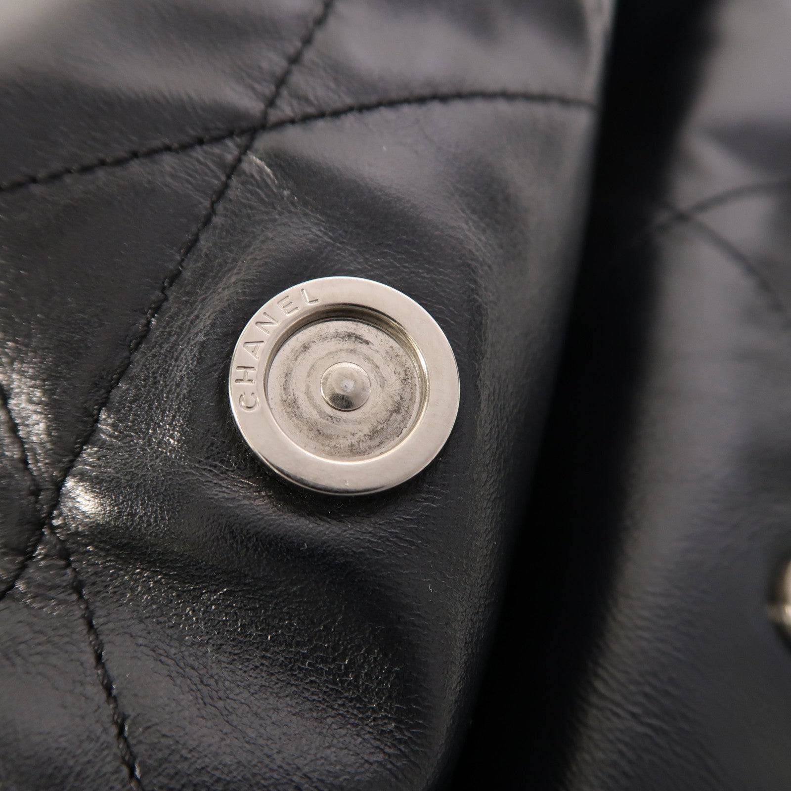 CHANEL 牛皮皮革Chanel 22 Small銀扣鏈帶肩背袋