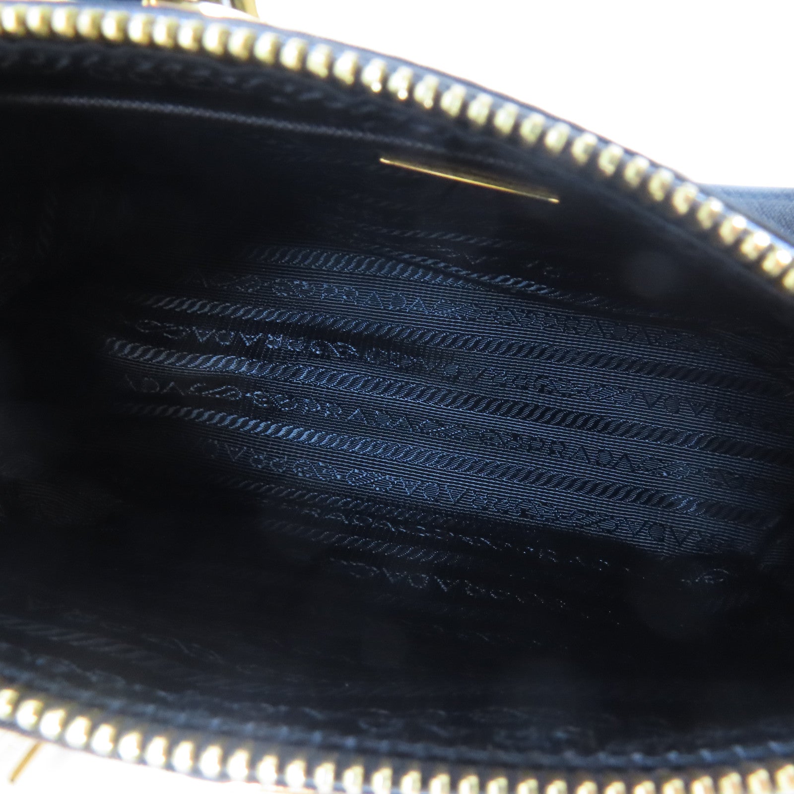 PRADA 尼龍Shoulder Bag金扣肩背袋黑色