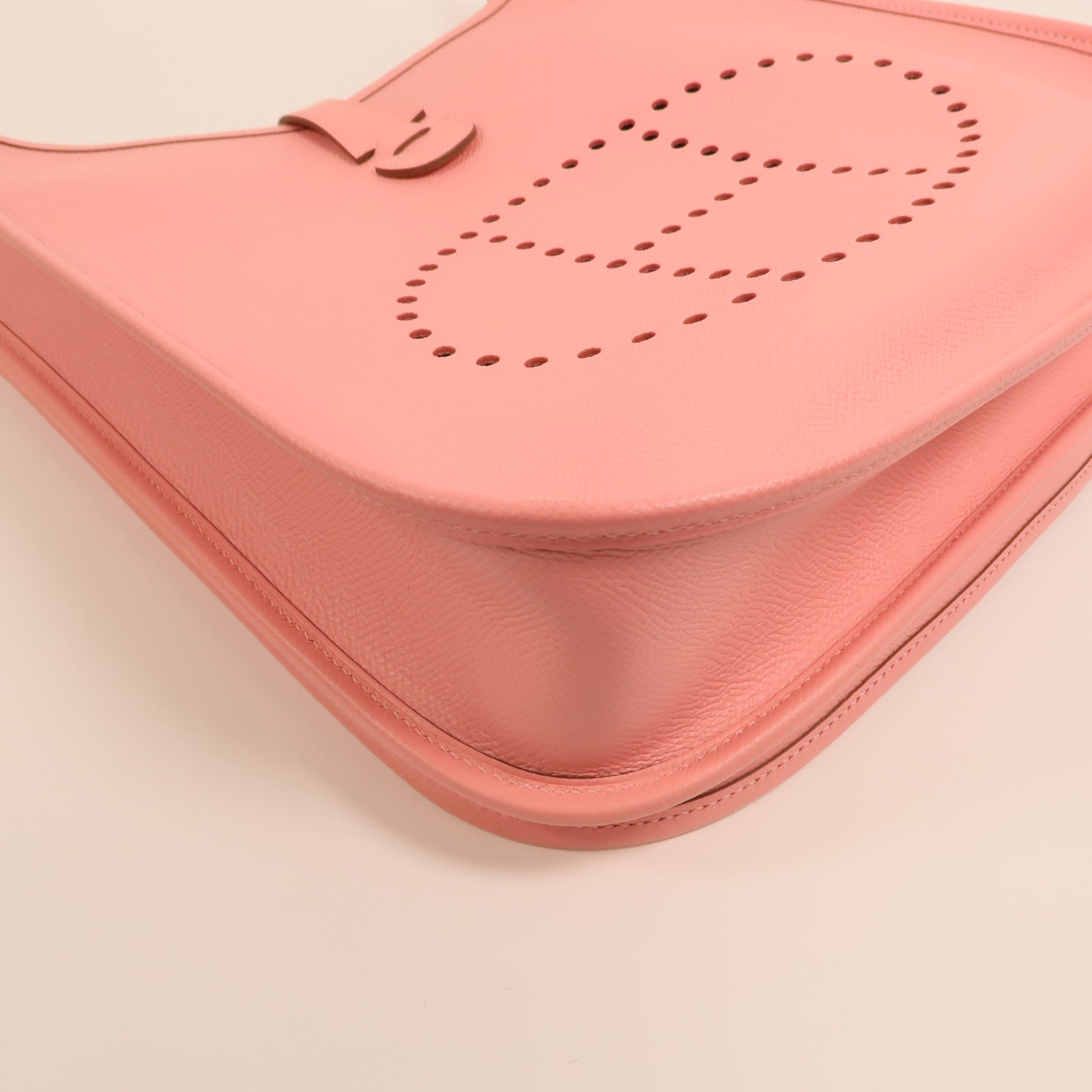 HERMES Epsom皮革Evelyne PM銀扣肩背袋Rose Confetti