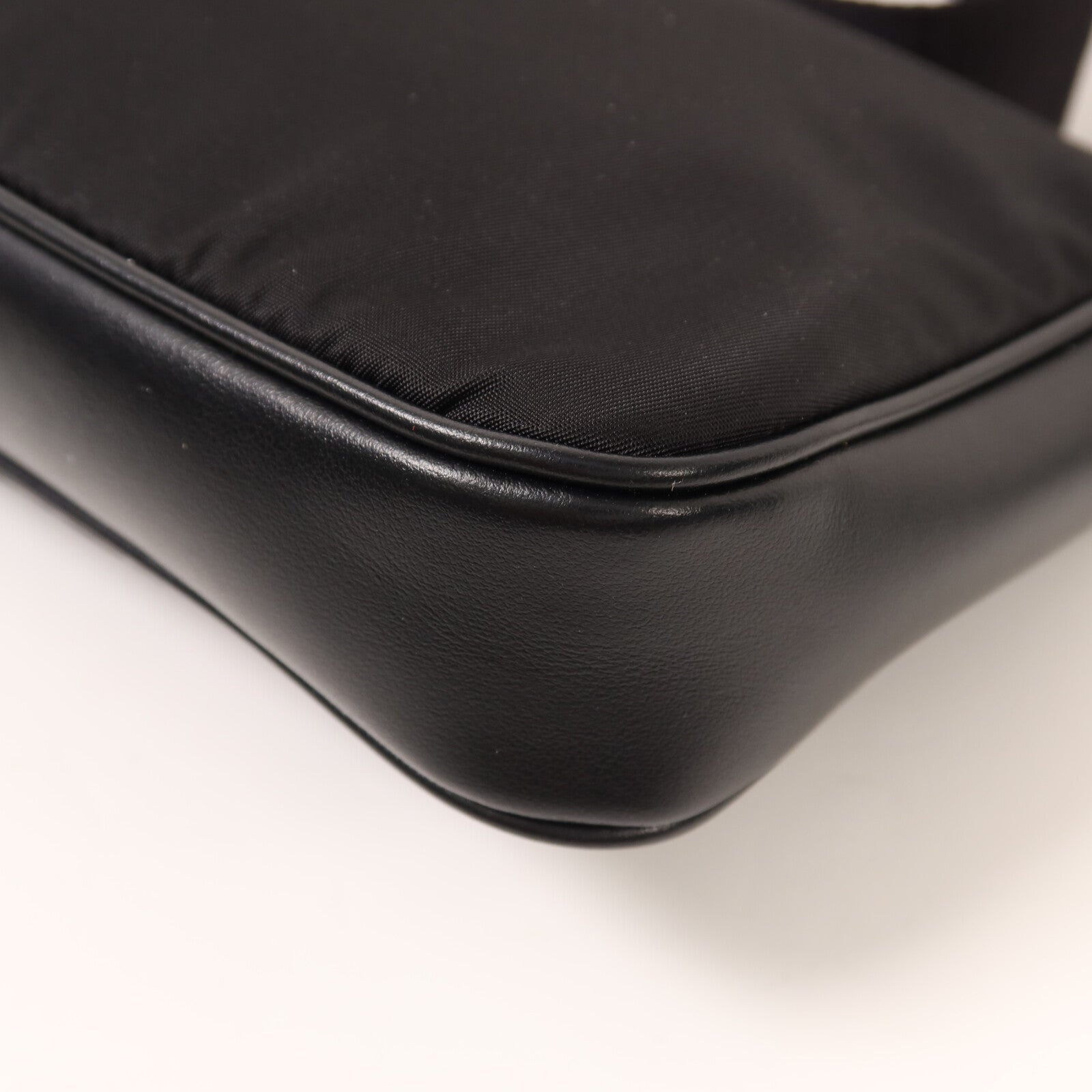 PRADA 尼龍Shoulder Bag金扣肩背袋