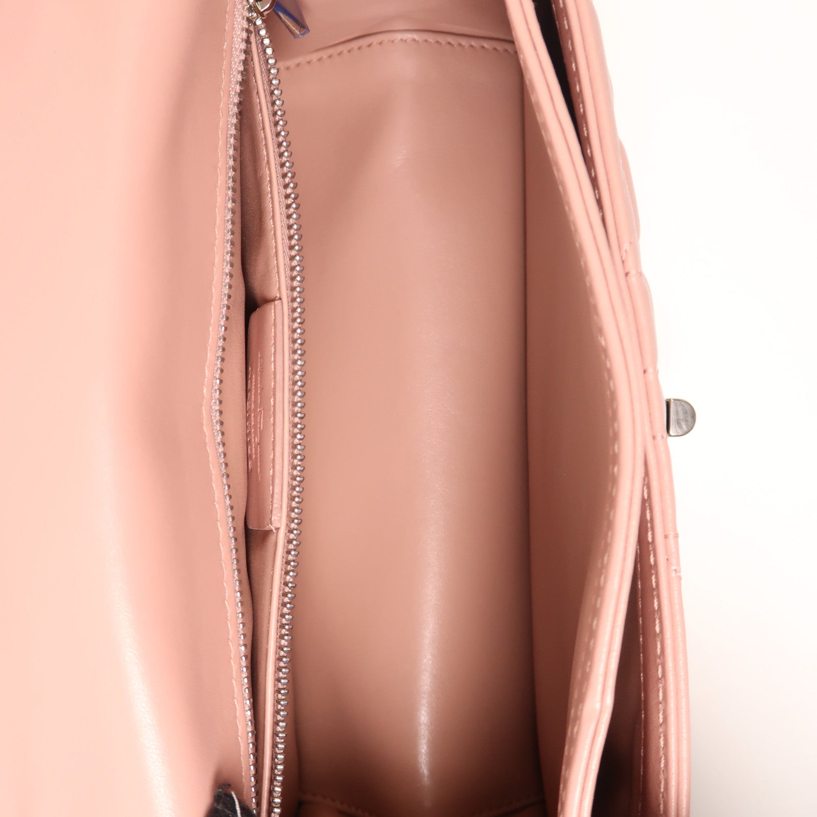 Salvatore Ferragamo 牛皮皮革Chain Shoulder銀扣鏈帶肩背袋