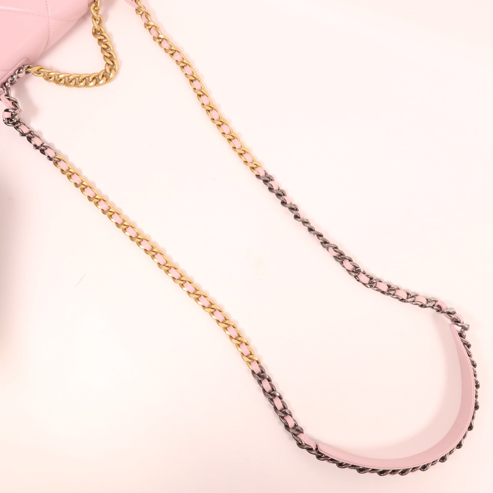 CHANEL 羊皮皮革19 WOC Wallet On Chain鏈帶手挽肩背兩用袋