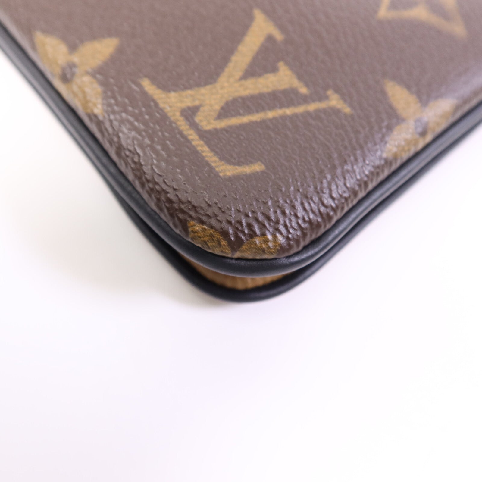 LOUIS VUITTON Monogram Giant Reverse Double Zip Pochette金扣肩背袋