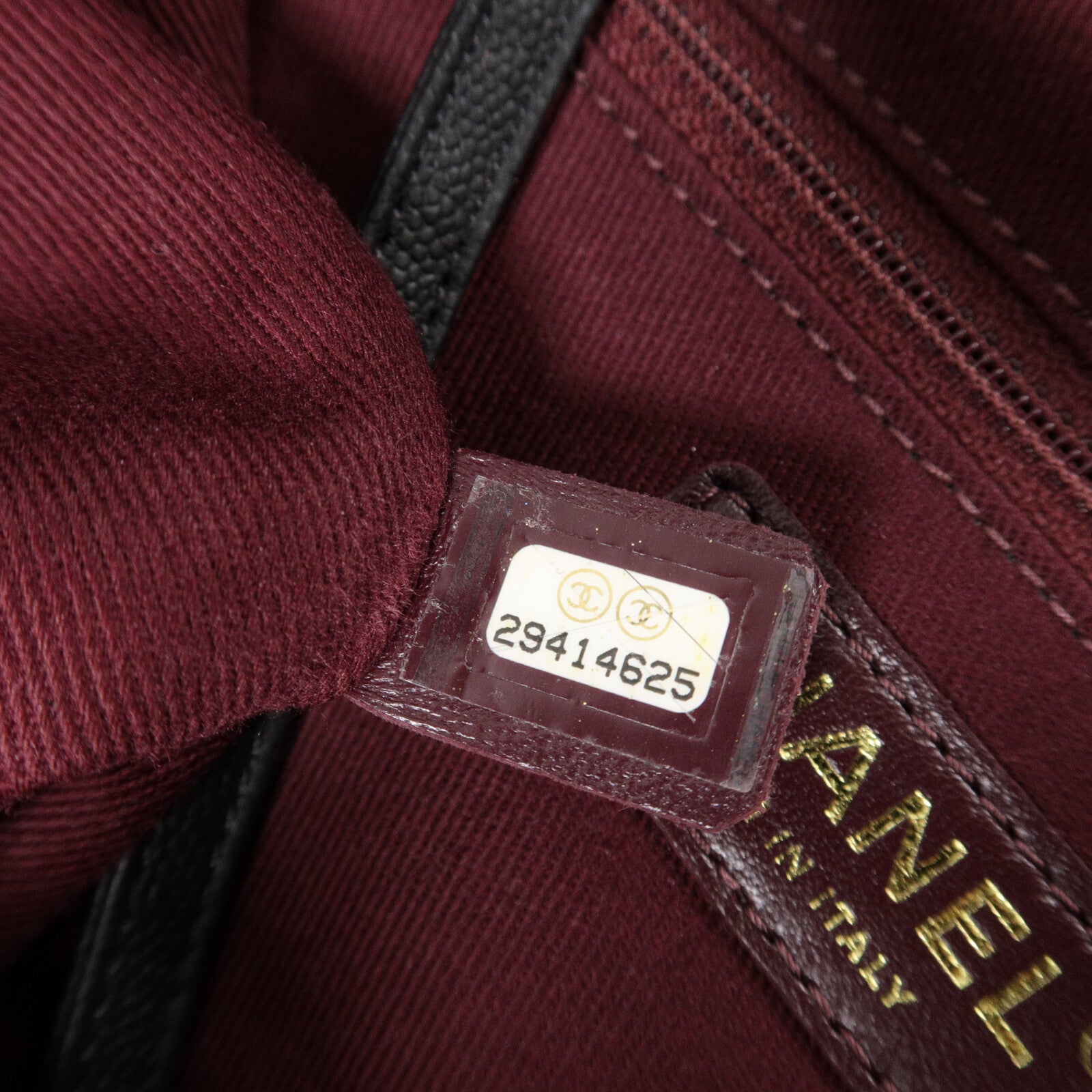 CHANEL 牛皮皮革Business Affinity Backpack鏈帶背包