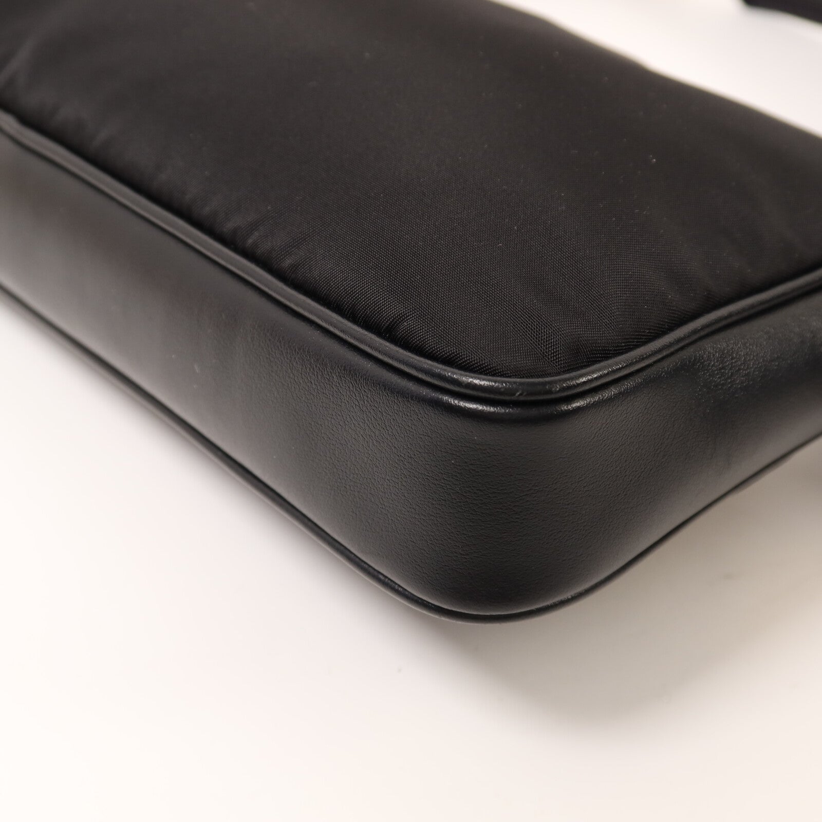 PRADA 尼龍Shoulder Bag金扣肩背袋