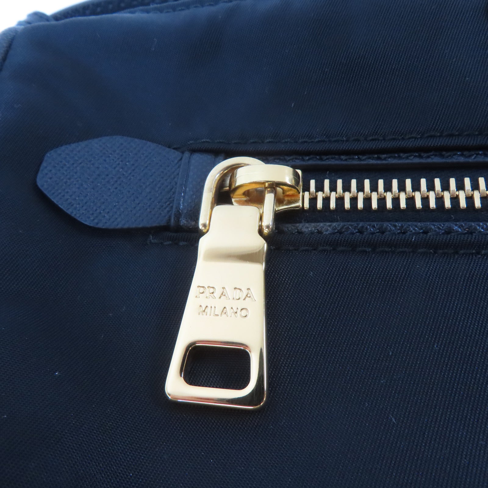 PRADA 尼龍Shoulder Bag金扣肩背袋黑色