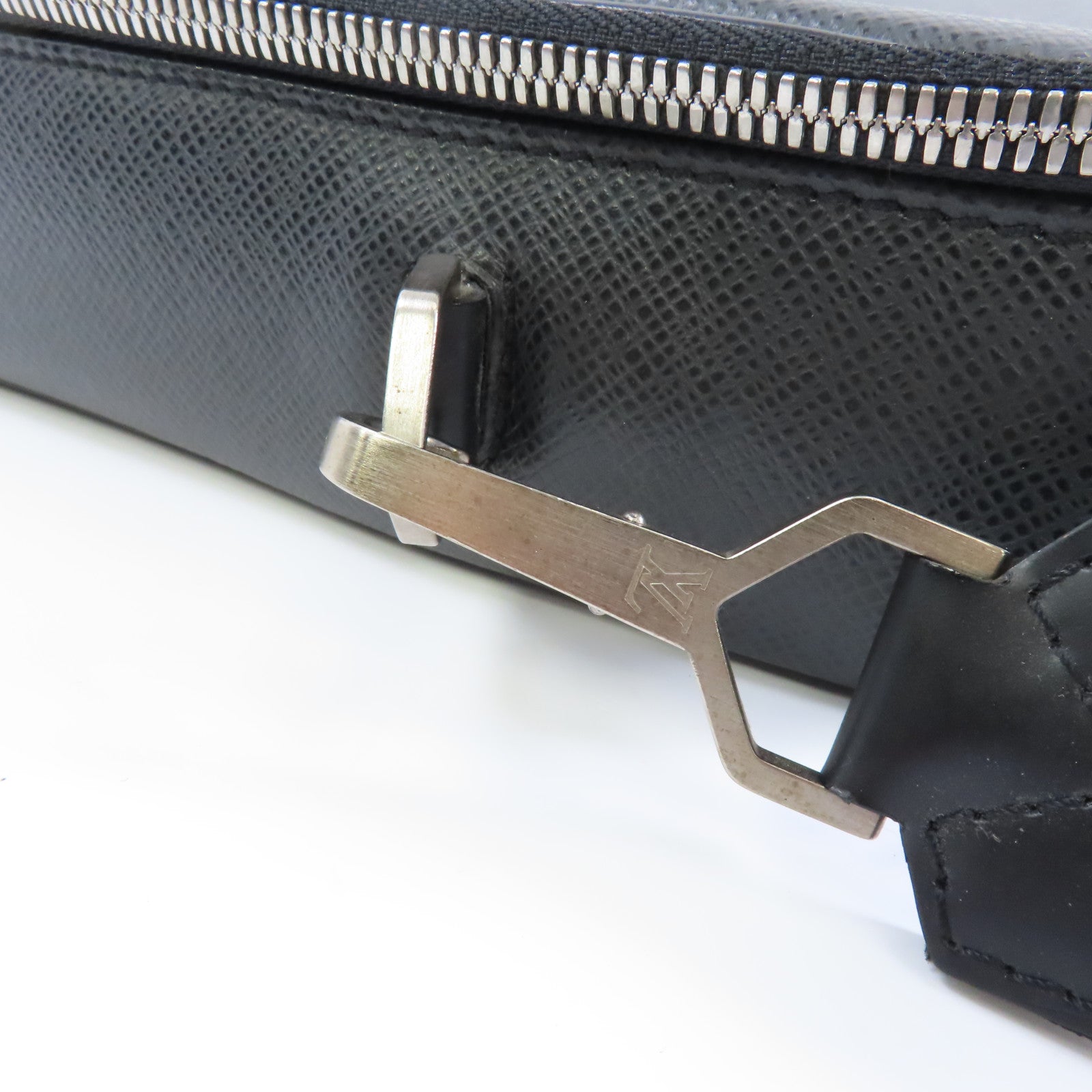 LOUIS VUITTON 【激減優惠】Taiga Computer Case Bag銀扣公事包黑色