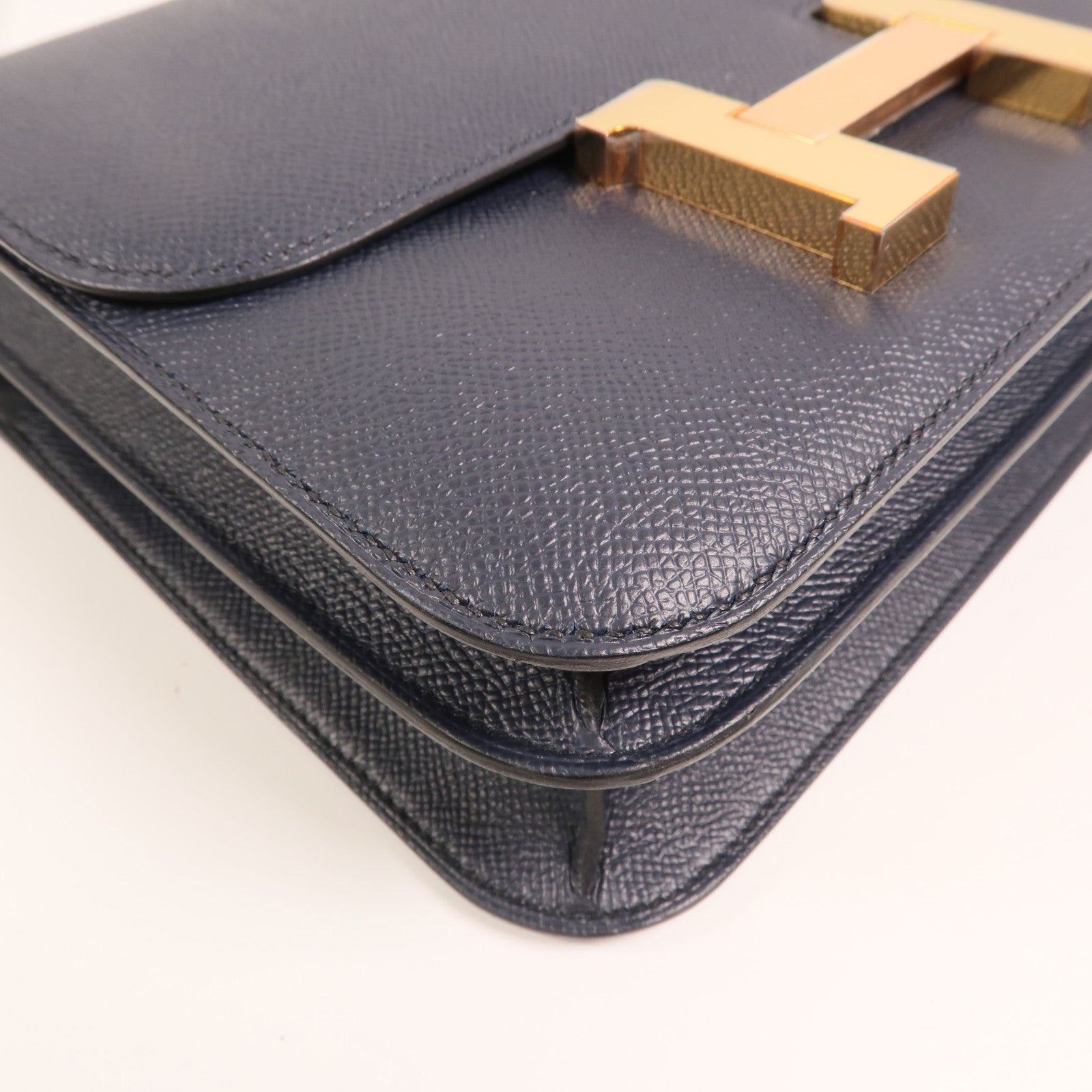 HERMES Epsom皮革Constance24金扣肩背袋Bleu Indigo