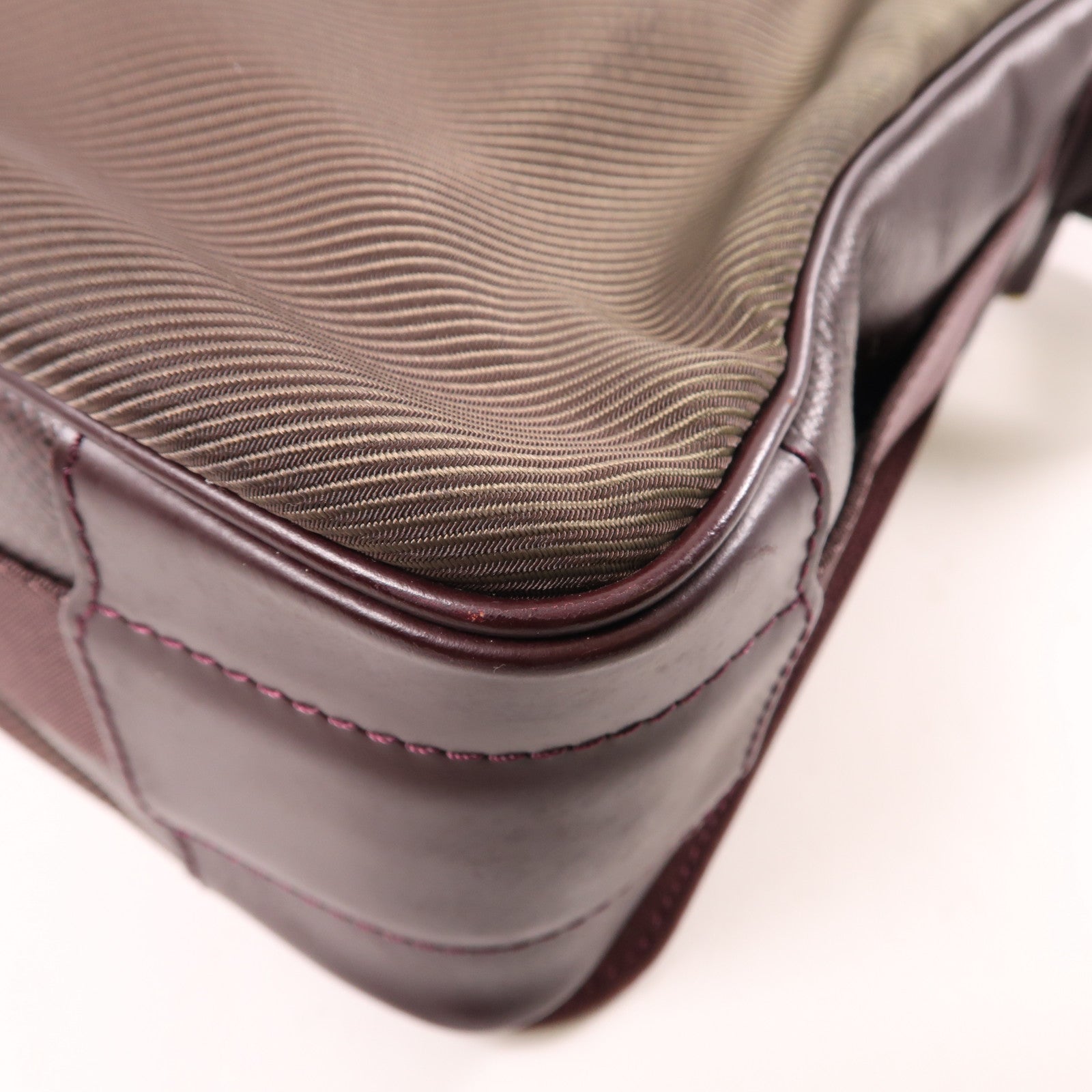 LOUIS VUITTON Taiga Viktor金扣肩背袋棕色