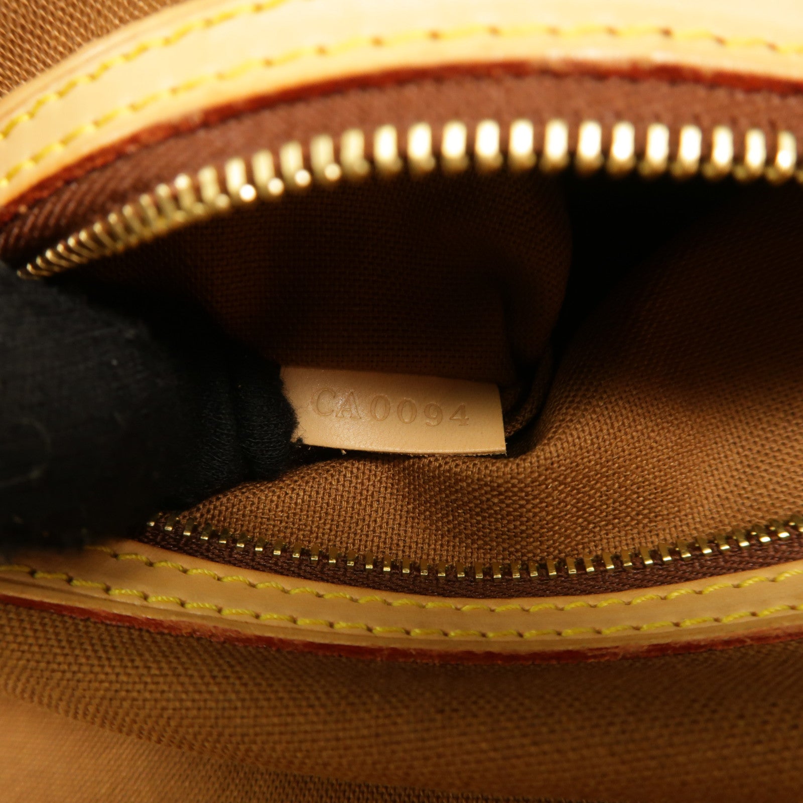 LOUIS VUITTON Monogram Abbesses金扣肩背袋