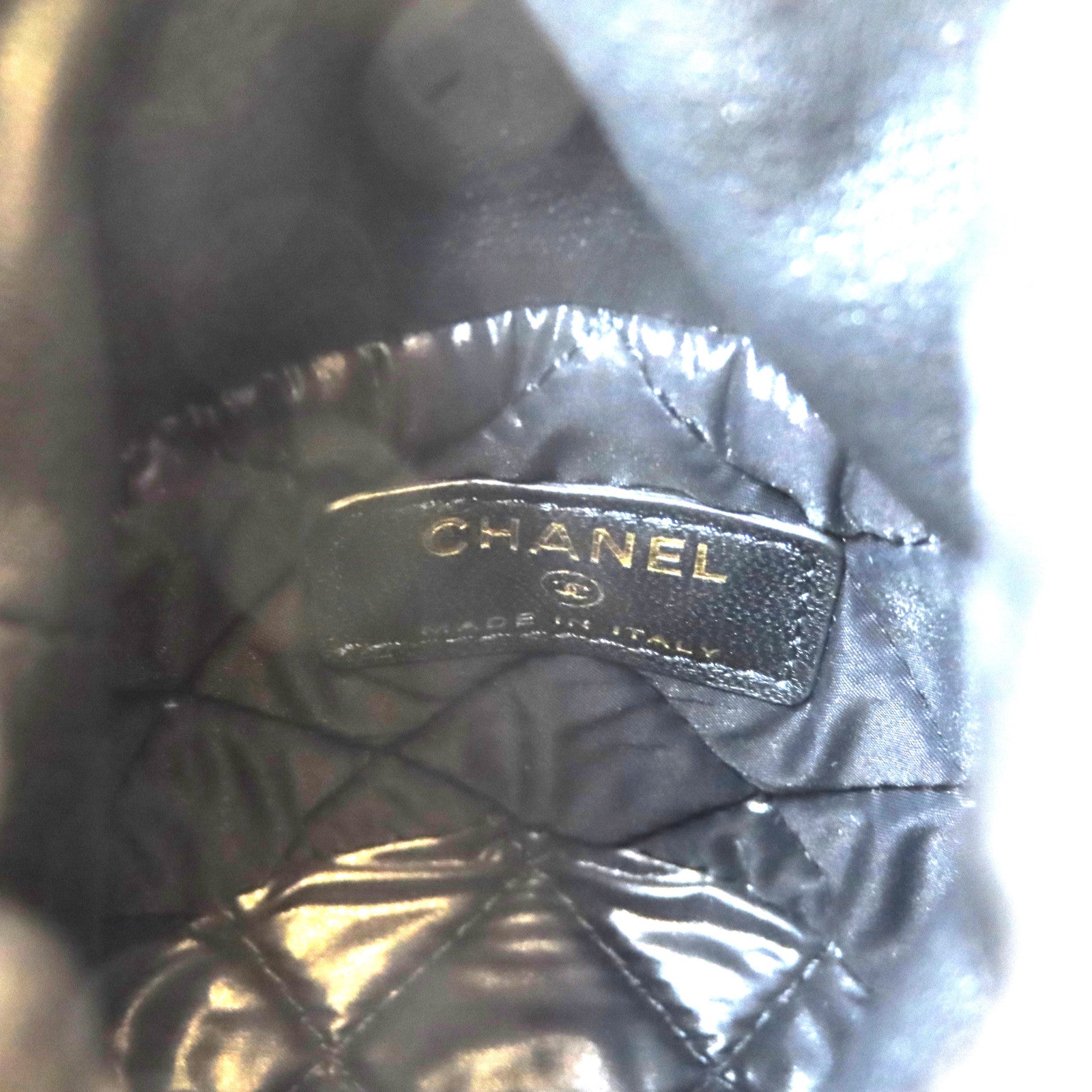 CHANEL 菱格羊皮皮革Bucket Bag金扣肩背袋黑色