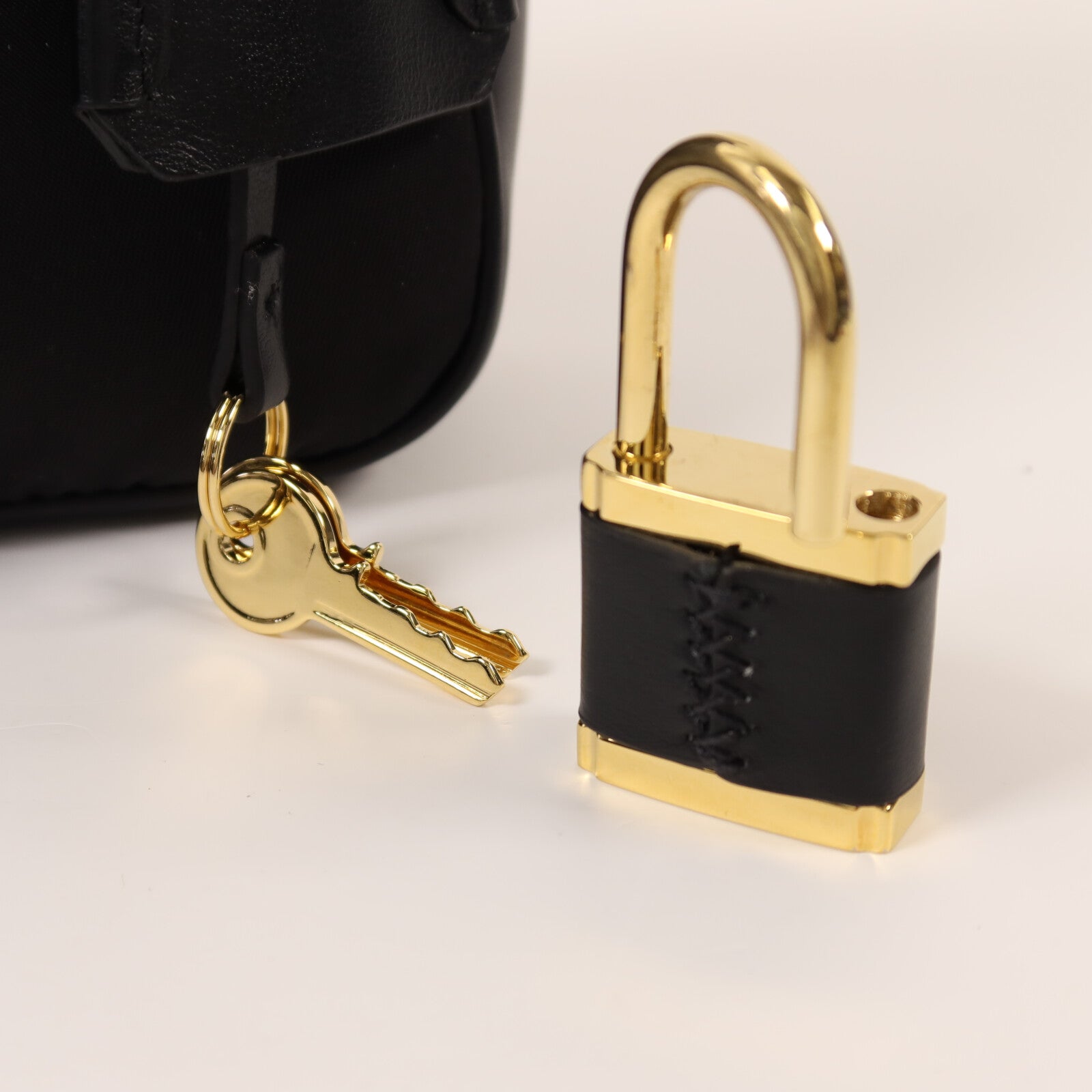 PRADA 尼龍Shoulder Bag金扣肩背袋