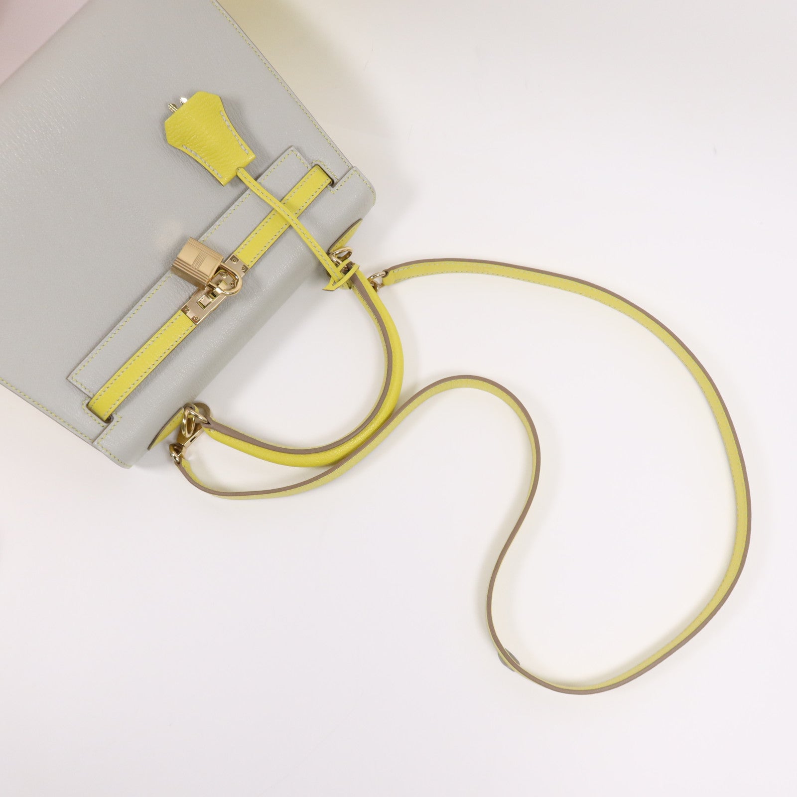 HERMES 【激減優惠】Cherve皮革Kelly 25金扣手挽肩背兩用袋 Gris Perle/Lime
