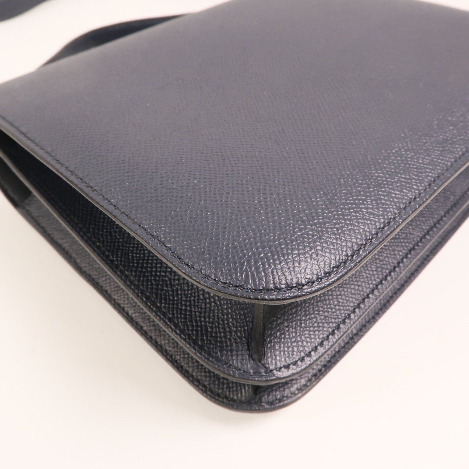 HERMES Epsom皮革Constance24金扣肩背袋Bleu Indigo