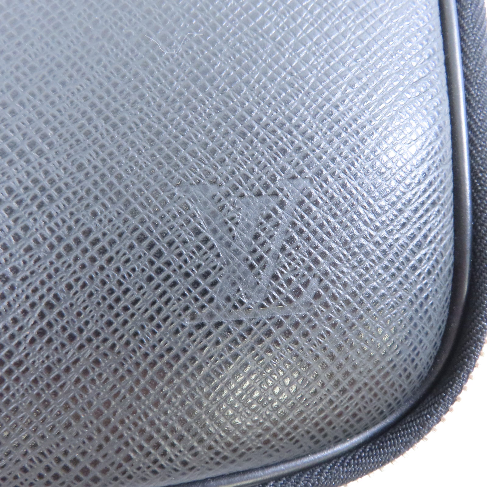LOUIS VUITTON 【激減優惠】Taiga Computer Case Bag銀扣公事包黑色