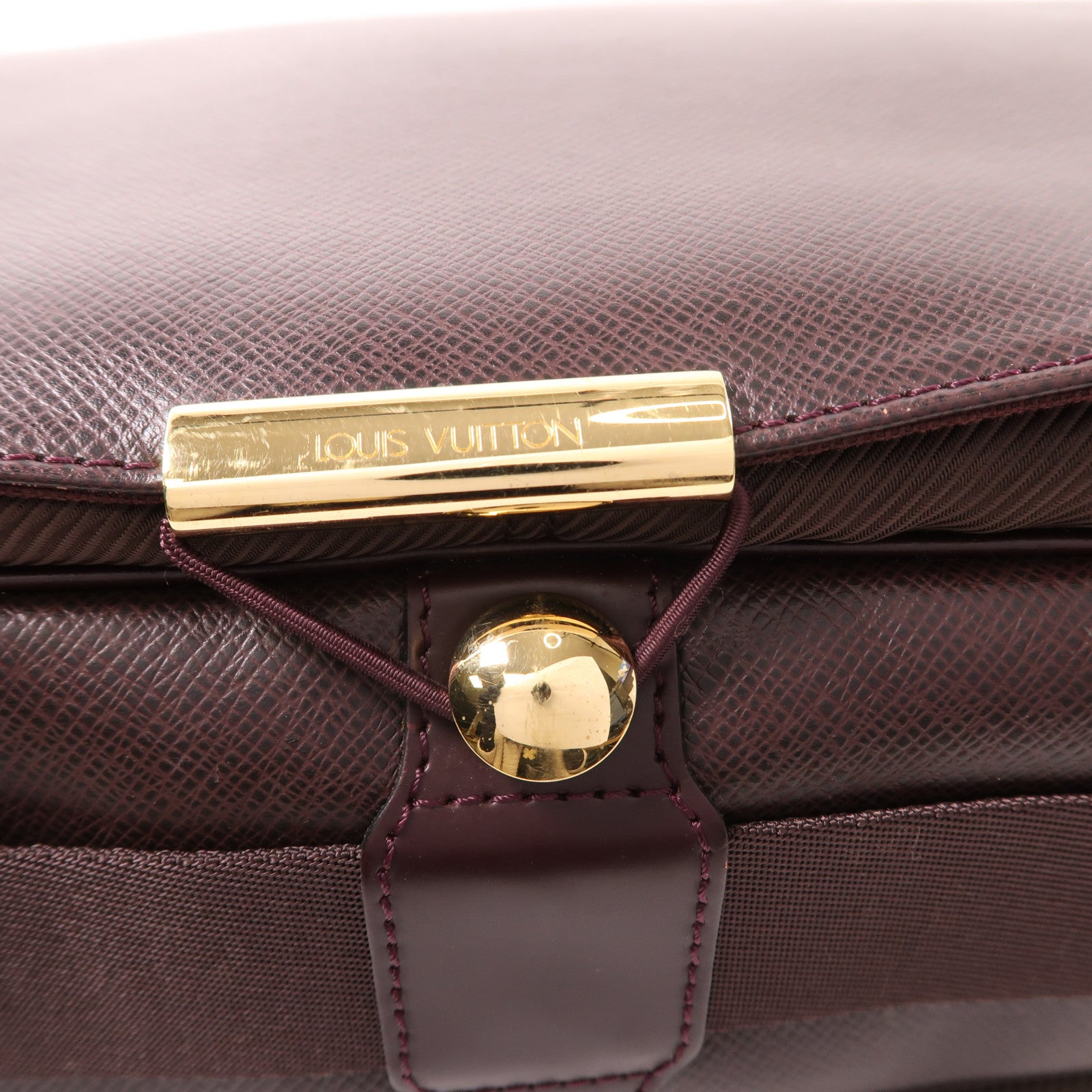 LOUIS VUITTON Taiga Viktor金扣肩背袋棕色