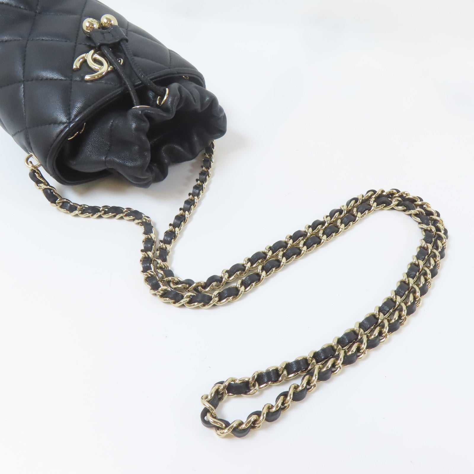 CHANEL 菱格羊皮皮革Bucket Bag金扣肩背袋黑色