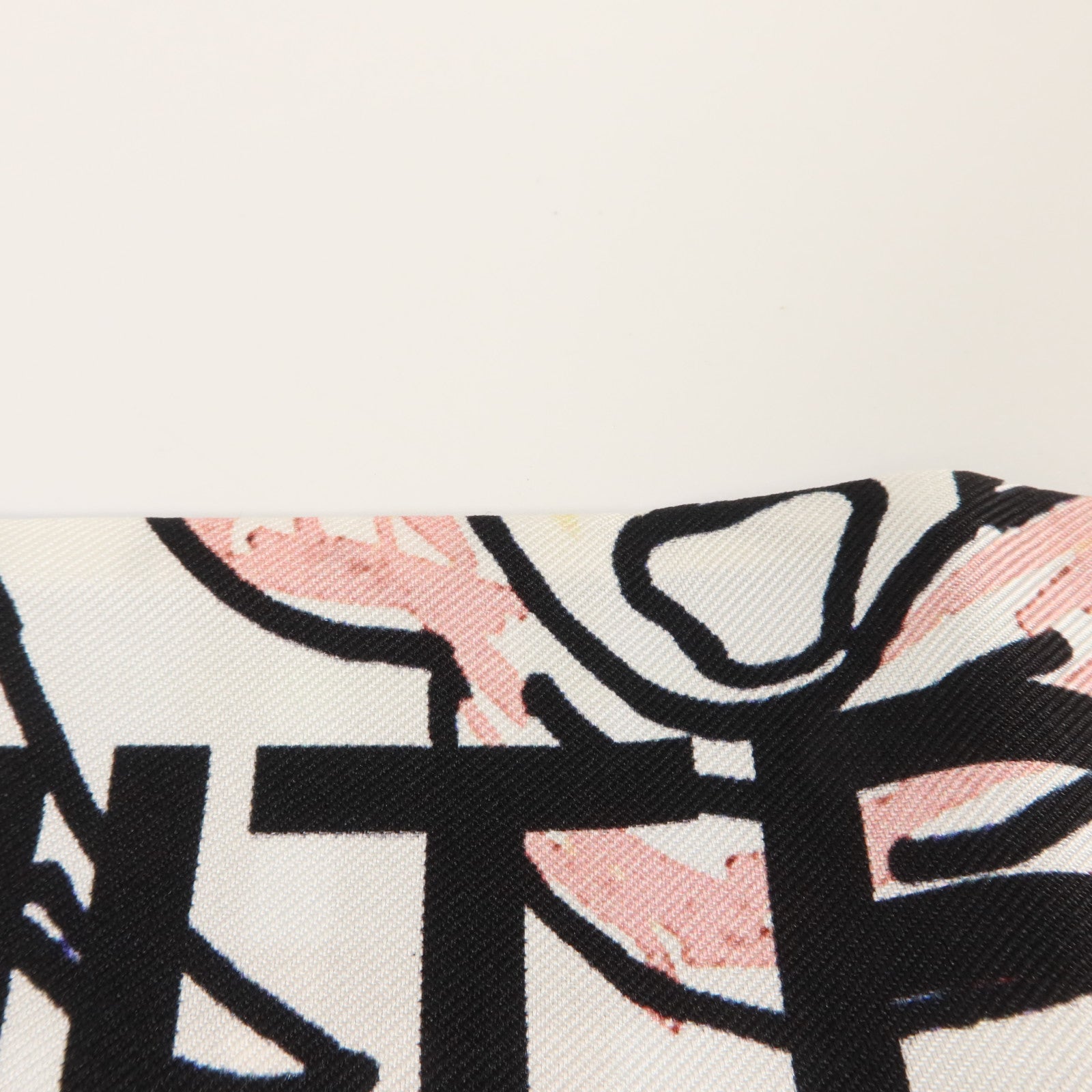 BURBERRY 絲質Bandana Scarf絲巾