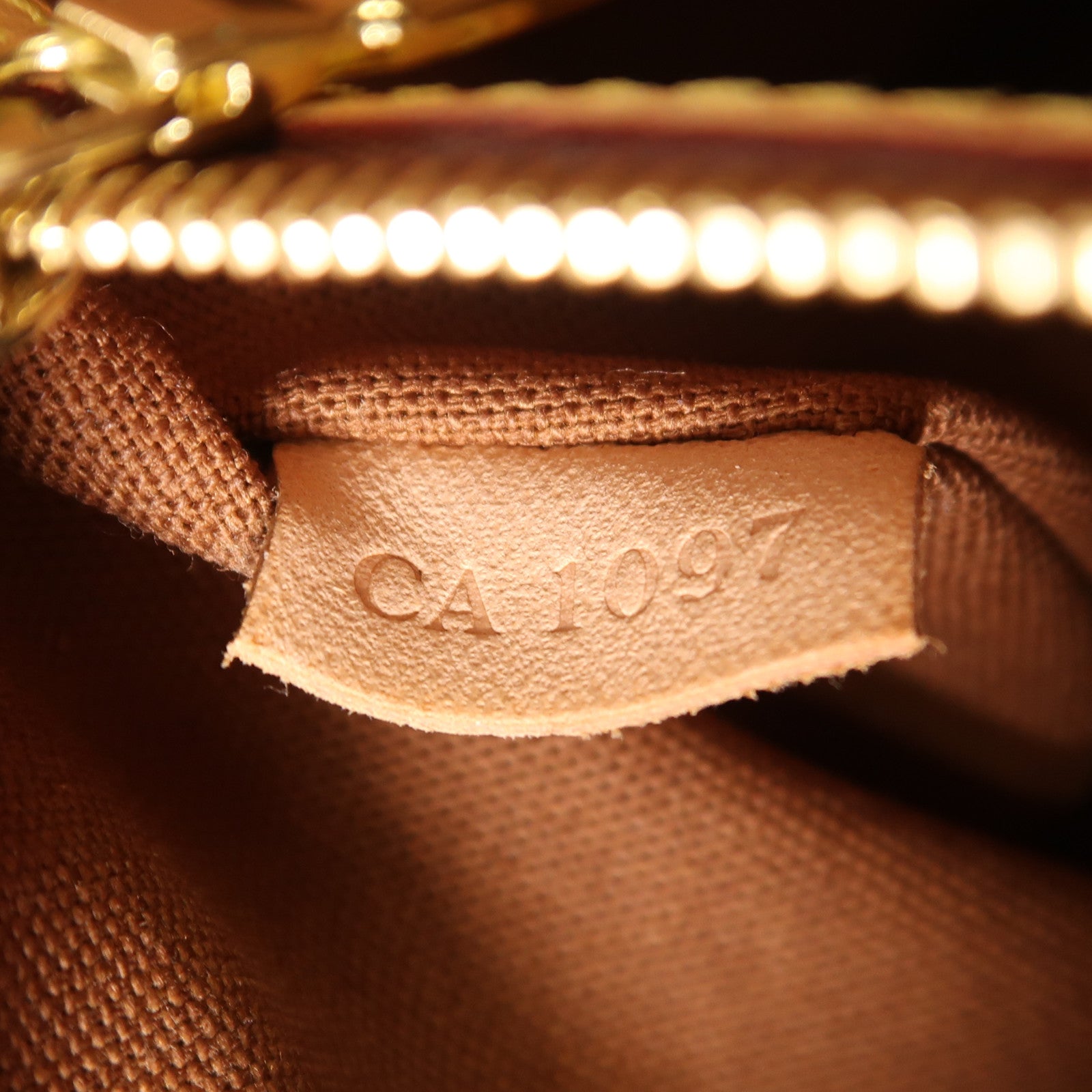 LOUIS VUITTON Monogram Abbesses金扣肩背袋