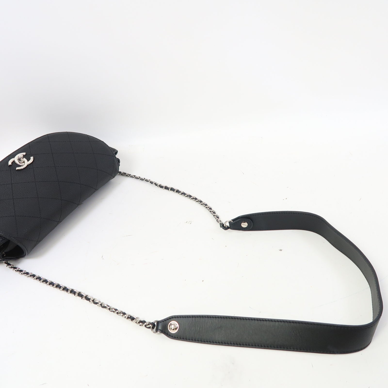 CHANEL 菱格Caviar皮革Shoulder Bag銀扣肩背袋黑色