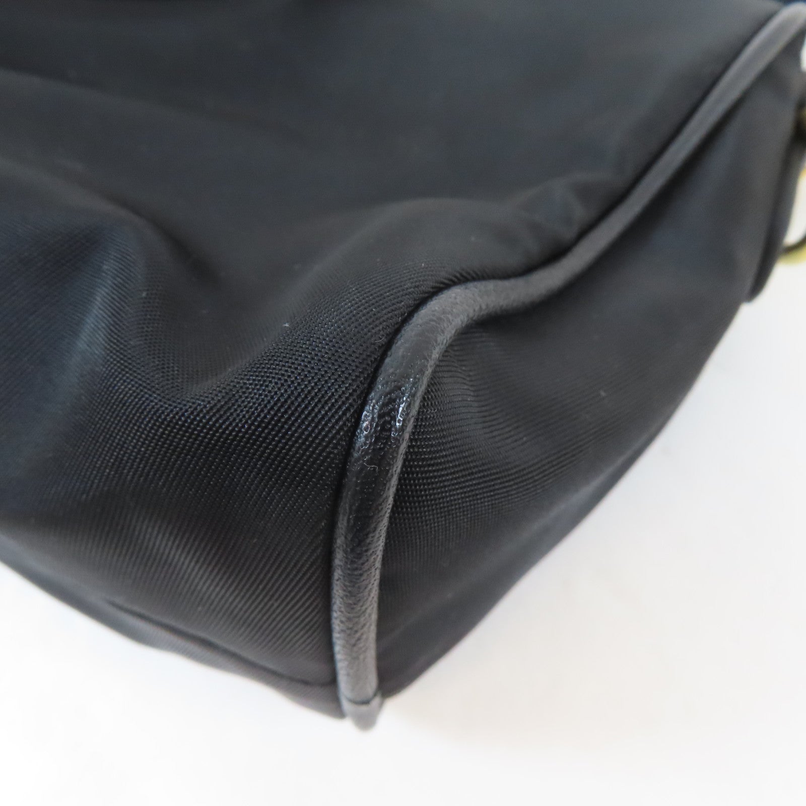 PRADA 尼龍Shoulder Bag金扣肩背袋黑色