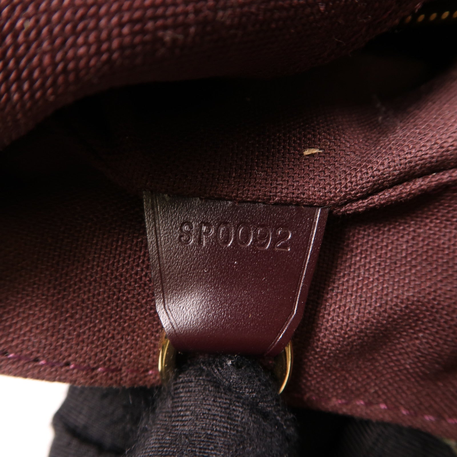 LOUIS VUITTON Taiga Viktor金扣肩背袋棕色