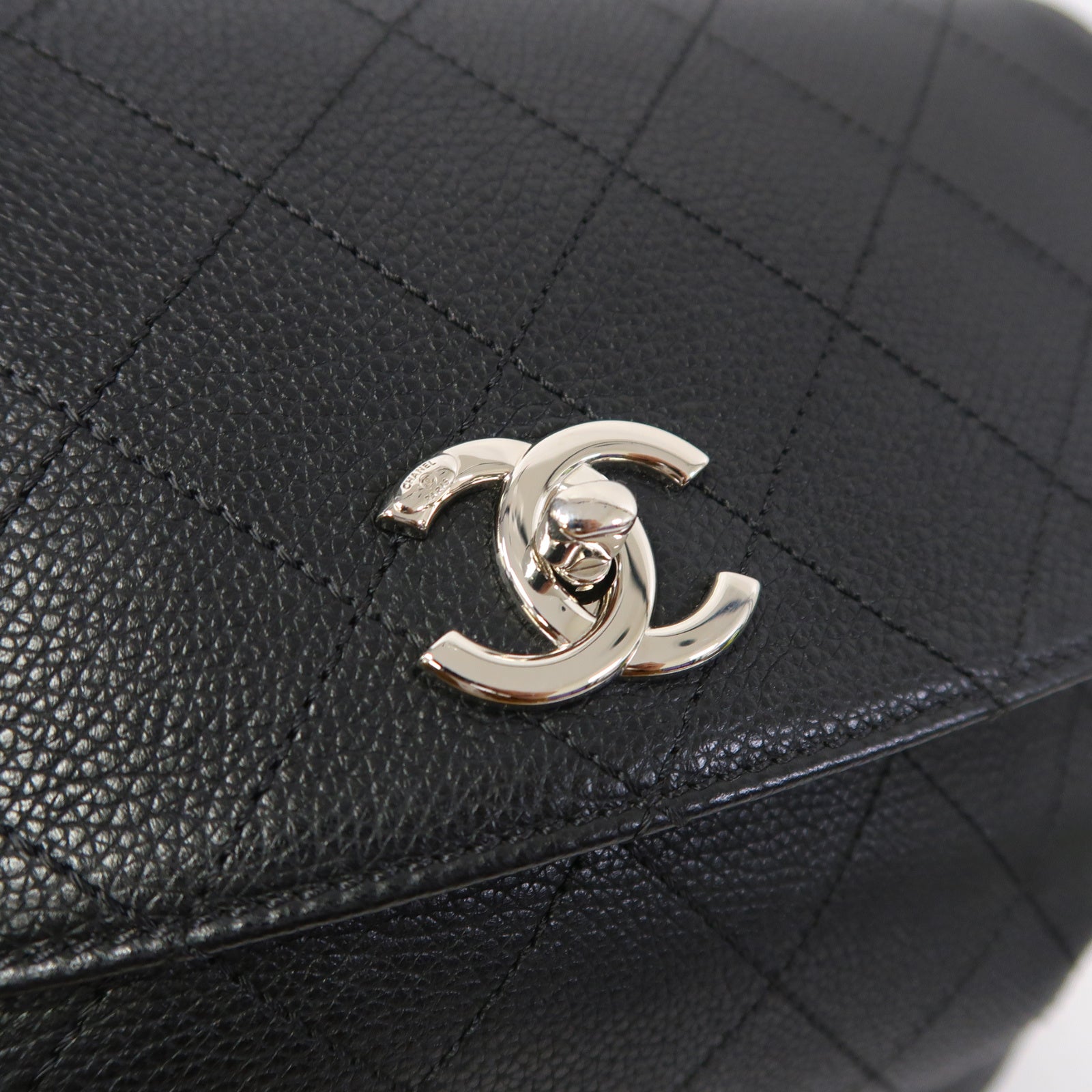 CHANEL 菱格Caviar皮革Shoulder Bag銀扣肩背袋黑色