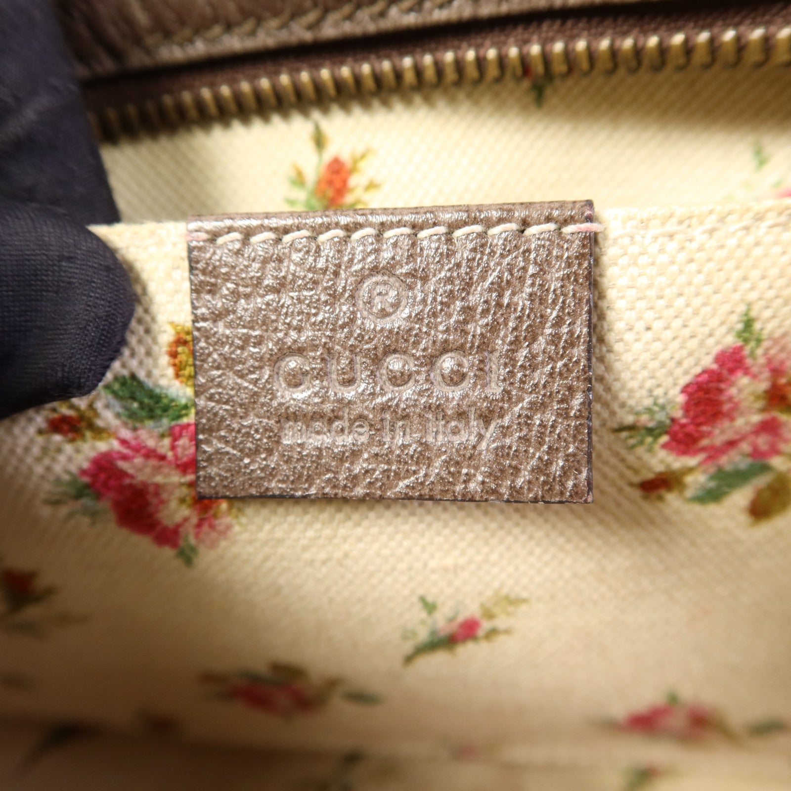 GUCCI 塗層帆布GG Supreme Messenger金扣肩背袋