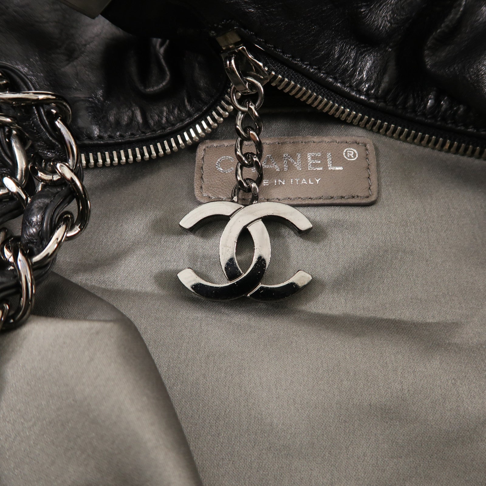 CHANEL 羊皮皮革Shoulder Bag銀扣肩背袋黑色