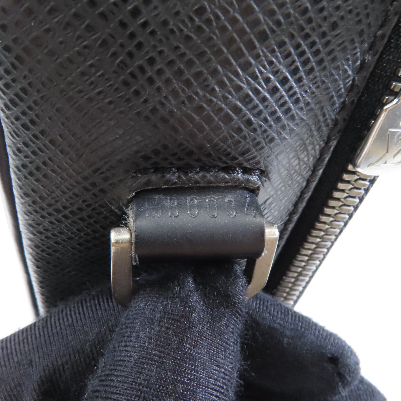 LOUIS VUITTON 【激減優惠】Taiga Computer Case Bag銀扣公事包黑色