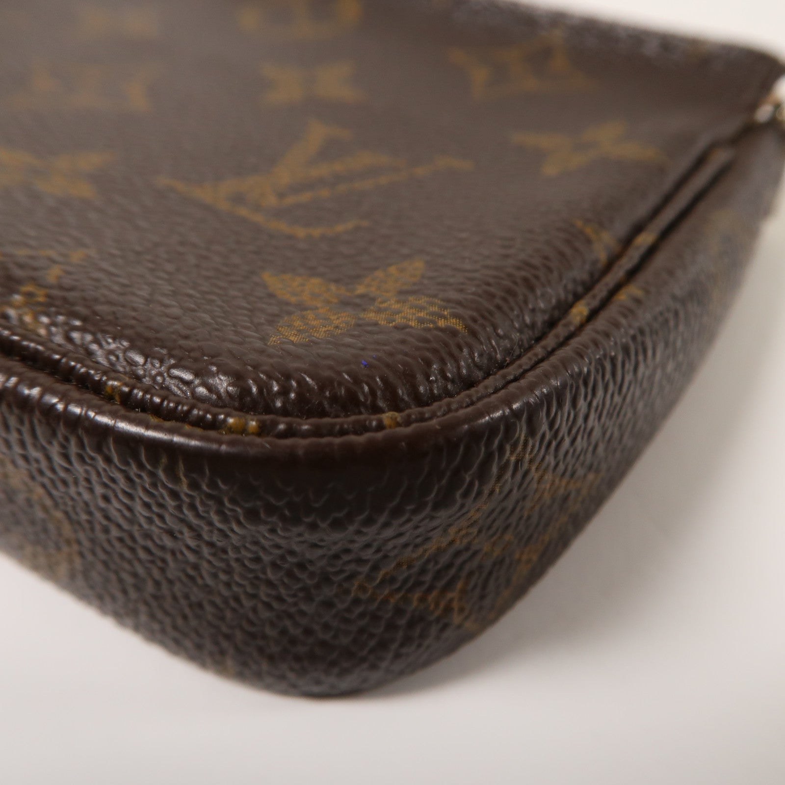 LOUIS VUITTON Monogram Mini Pochette Accessoires金扣手拿包啡色