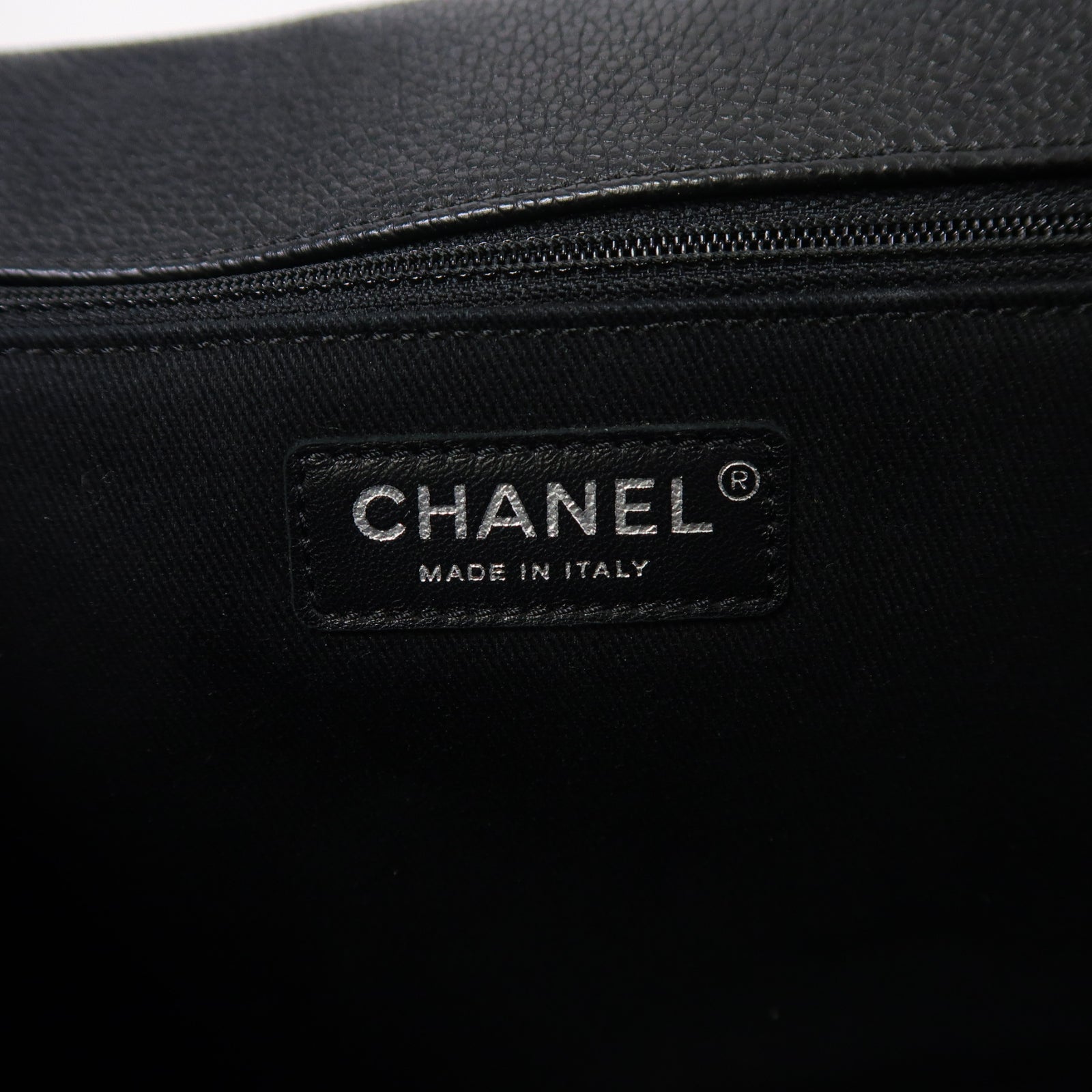 CHANEL 菱格Caviar皮革Shoulder Bag銀扣肩背袋黑色