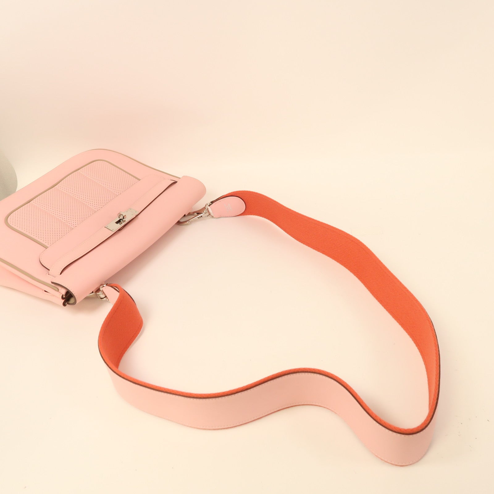 HERMES Swift皮革Berline銀扣肩背袋Rose Sakura/櫻花粉色