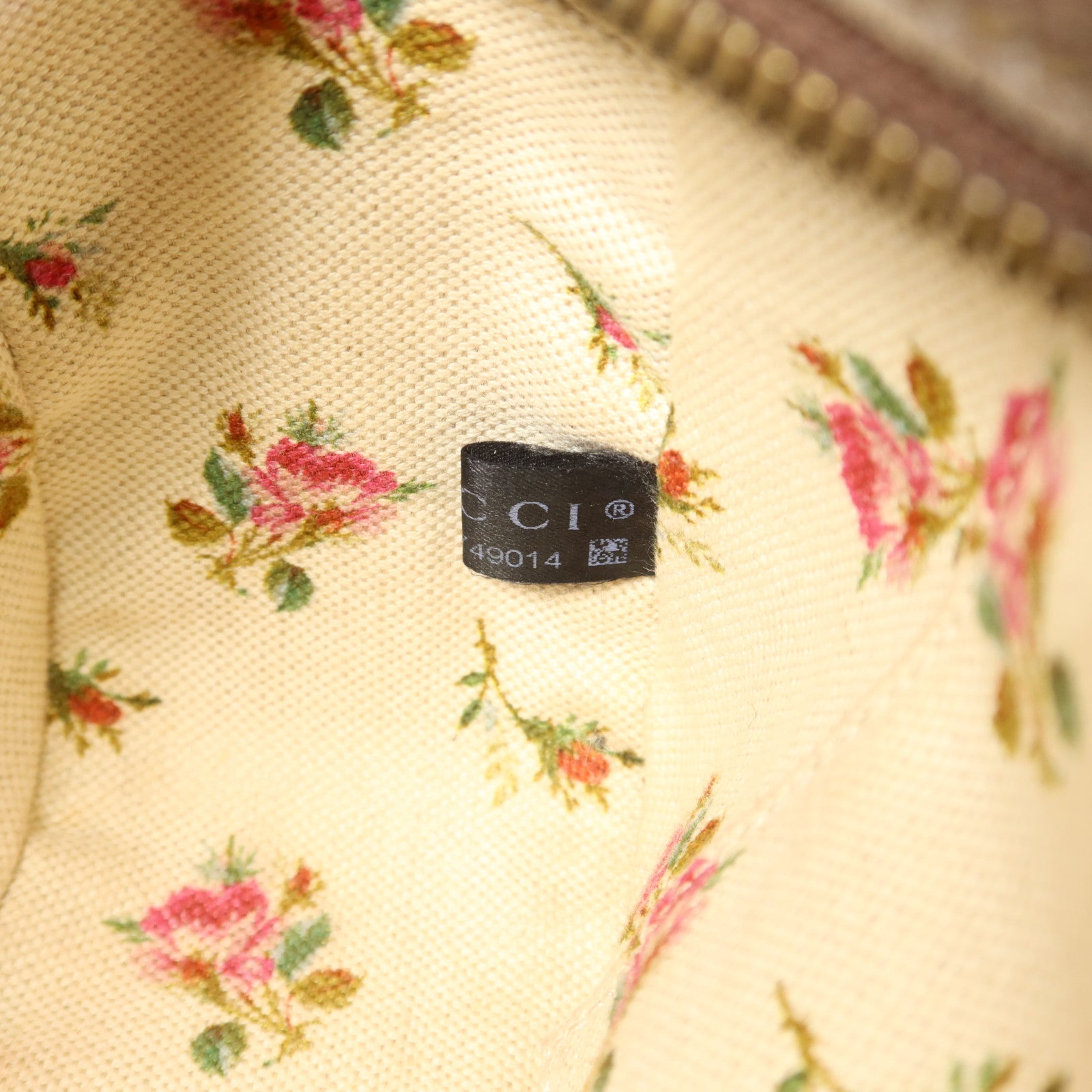 GUCCI 塗層帆布GG Supreme Messenger金扣肩背袋